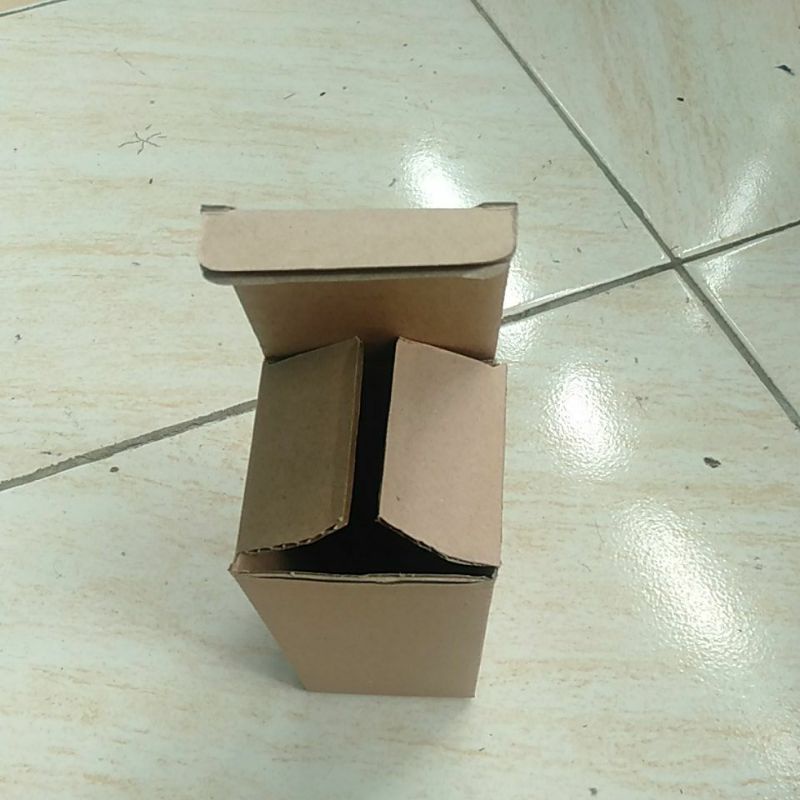 

kardus/karton/box/Ukuran. 6.8x6.8x13.5cm untuk packing (botol 200 gram)