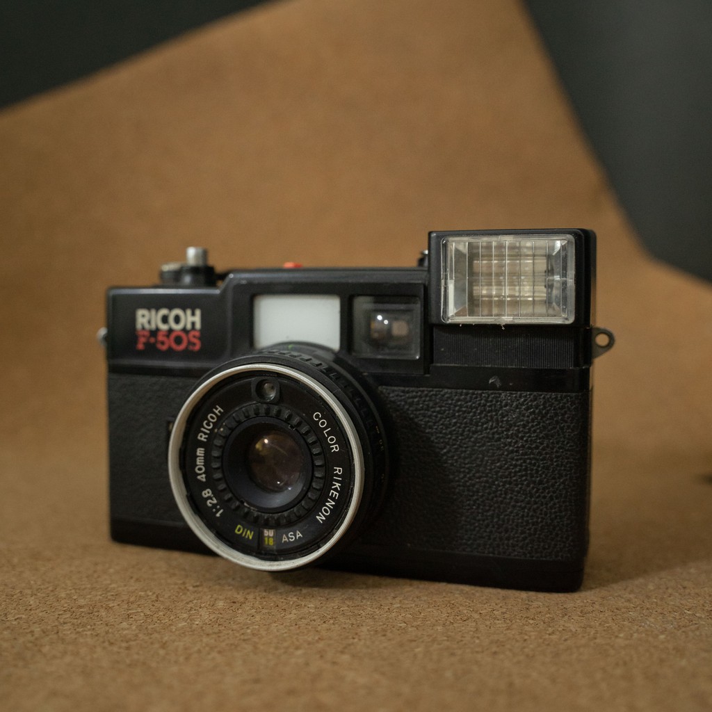 RICOH F-50 S RANGEFINDER FLASH ON  black LIKE NEW  KAMERA FILM KAMERA ANALOG