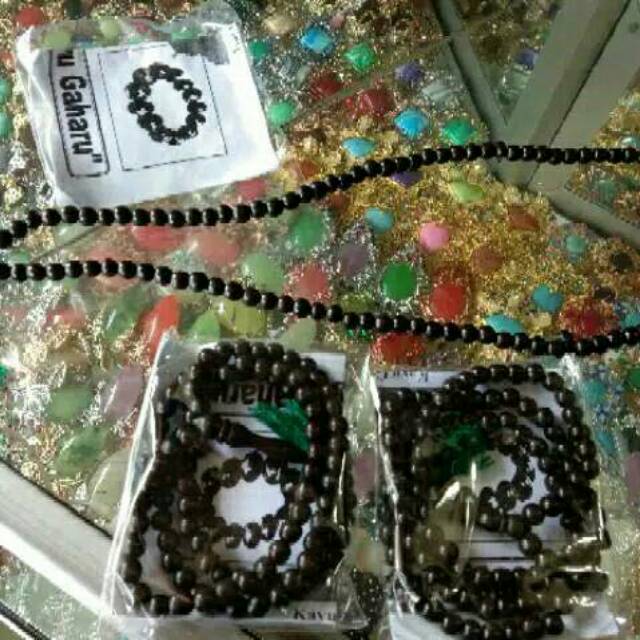Tasbih kayu gaharu wangi tasbih gaharu kalimantan size 8mm warna hitam isi 99 butir