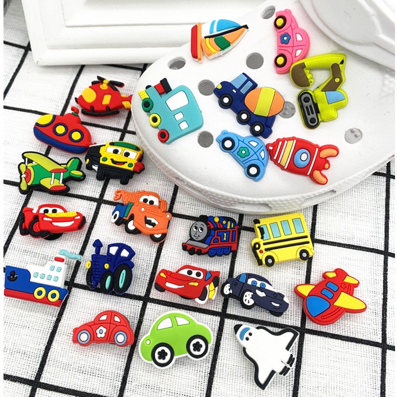 Jibbitz Crocs 1pcs tema mobil kartun shoe charms Pin imut Mobil sport/pesawat/pesiar decorate sandal Lubang Sepatu accessories DIY Dapat Dilepas anak Hadiah