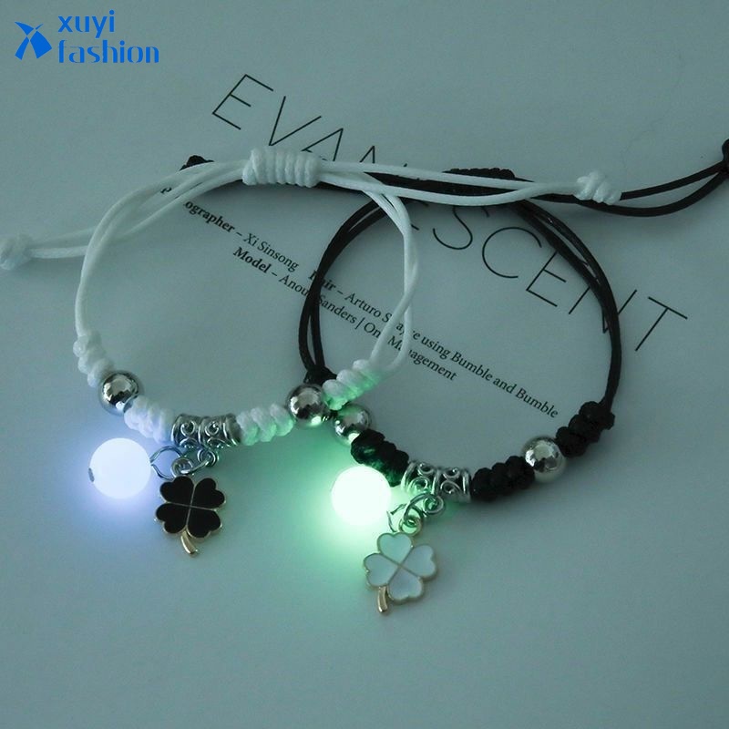 Gelang Magnetik Liontin Clover Hati Astronot Untuk Pasangan