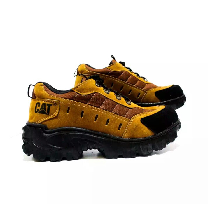 Sepatu Boots Pria Safety Cat Abu Hitam Ujung Besi