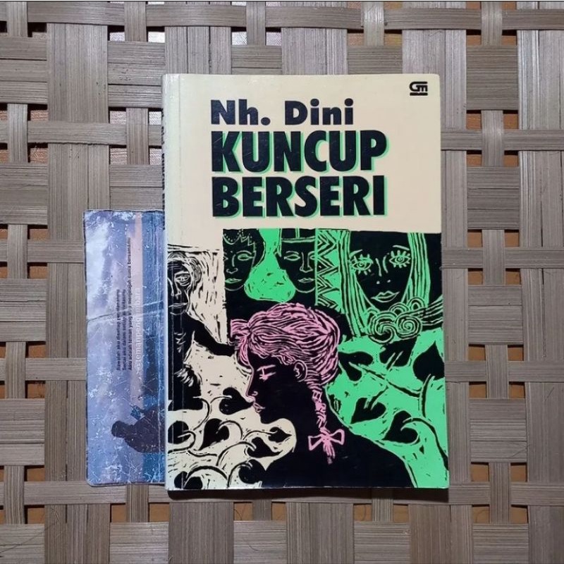 Kuncup Berseri - Nh. Dini