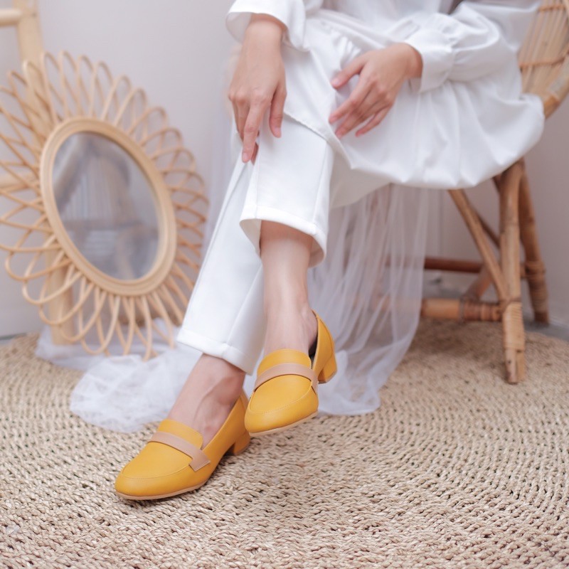 CURVEY HEELS - Sepatu wanita / Heels wanita/Loafers
