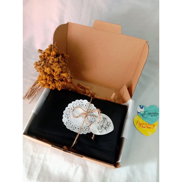 

HAMPERS GIFT BOX (KADO ULTAH/WISUDA) HAMPERS HIJAB