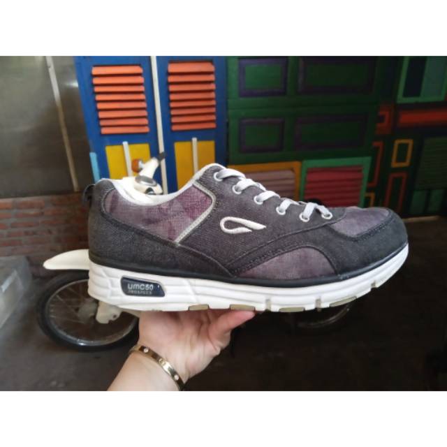 SEPATU SNEAKERS PROSPECS