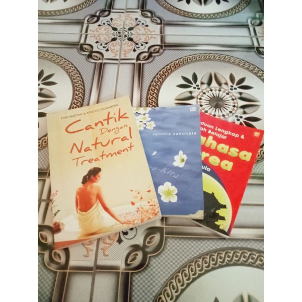 

preloved (take all)ambil semua 3buah buku kamus,novel dan buku kecantikan