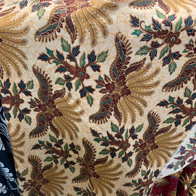 Kain batik bahan semi suter merek Legenda Mas
