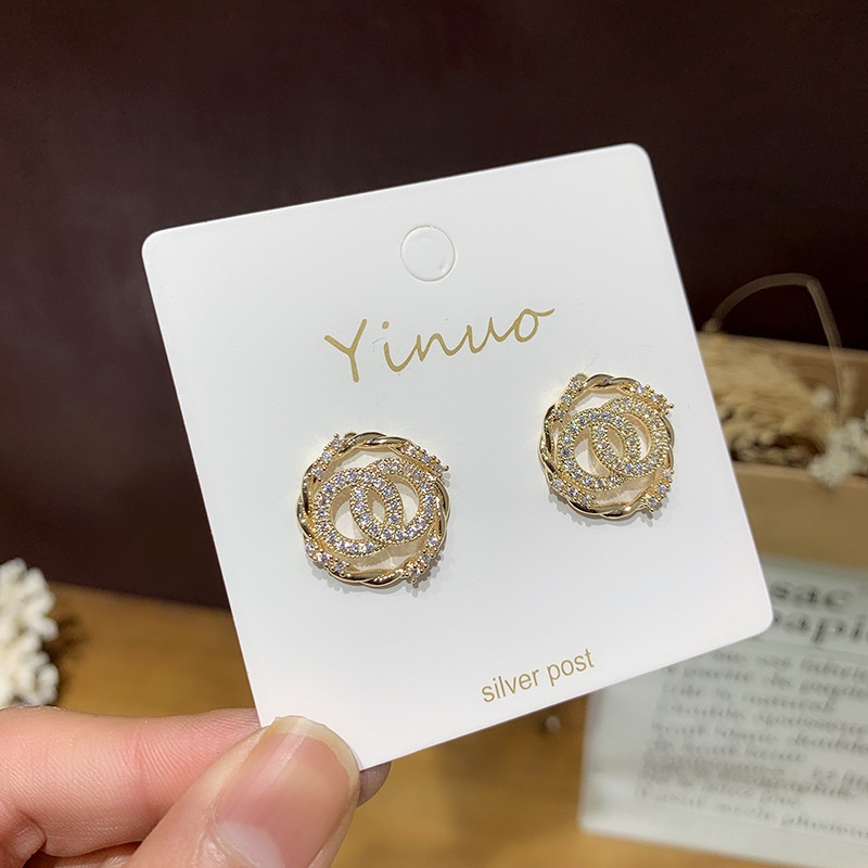 Anting Tusuk Mutiara Elegan Untuk Wanita