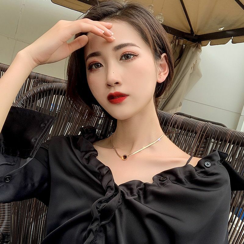 Kalung Titanium Termurah Dengan Liontin Bulan Romawi Hitam Anti Karat 100% Bestseller Fashion Korea Dalika