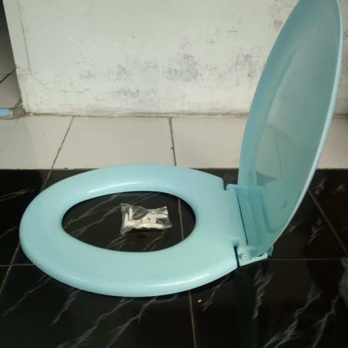 Tutup Closet Kloset Duduk Universal Biru /Seat Cover Toilet Universal