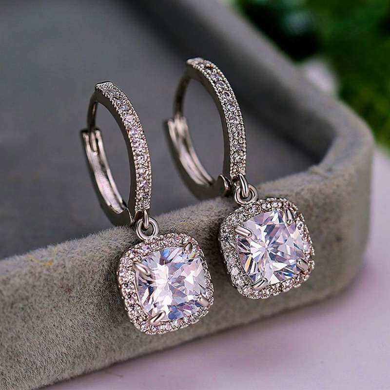 Anting Menjuntai Hias Batu Putih Warna Silver Gaya Klasik Untuk Wanita