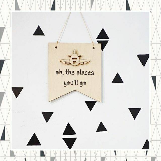 Banner Kayu "Oh, the places you'll go"