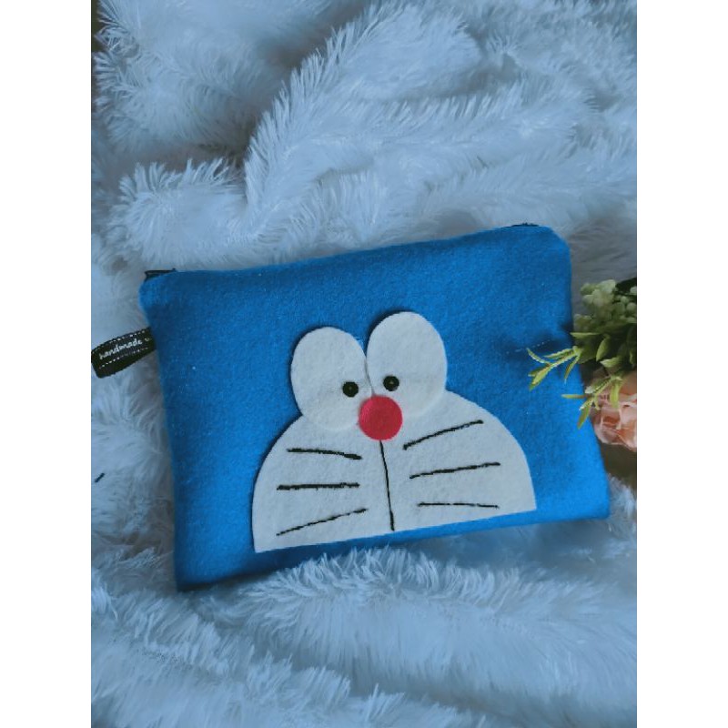 POUCH KARAKTER FREE UKIR NAMA/ TEMPAT PENSIL/ TEMPAT MAKE UP / DOMPET KARAKTER UNIK FLANEL