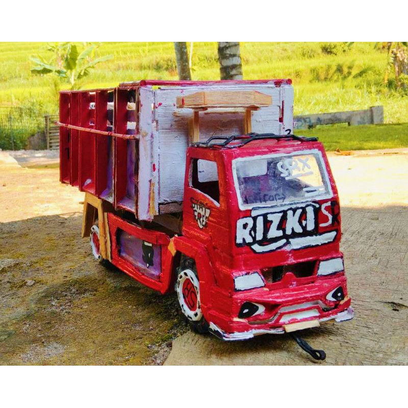 Miniatur Truk Plastik Mbois