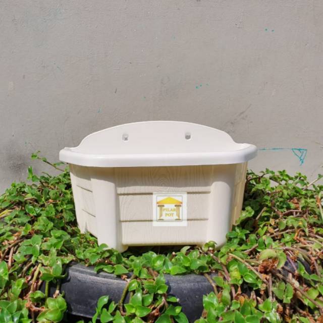 pot bunga tanaman dinding high way putih 26cm - TB 28
