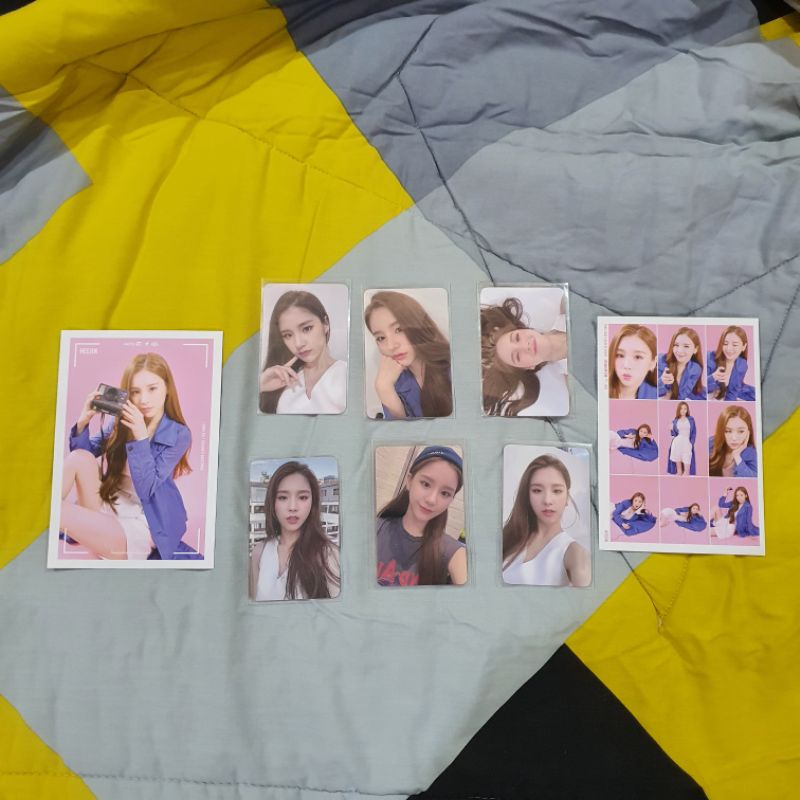 take all loona heejin beanie mmt fansign 1 + season greeting 2021 set