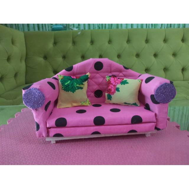 Sofa miniatur untuk boneka Barbie