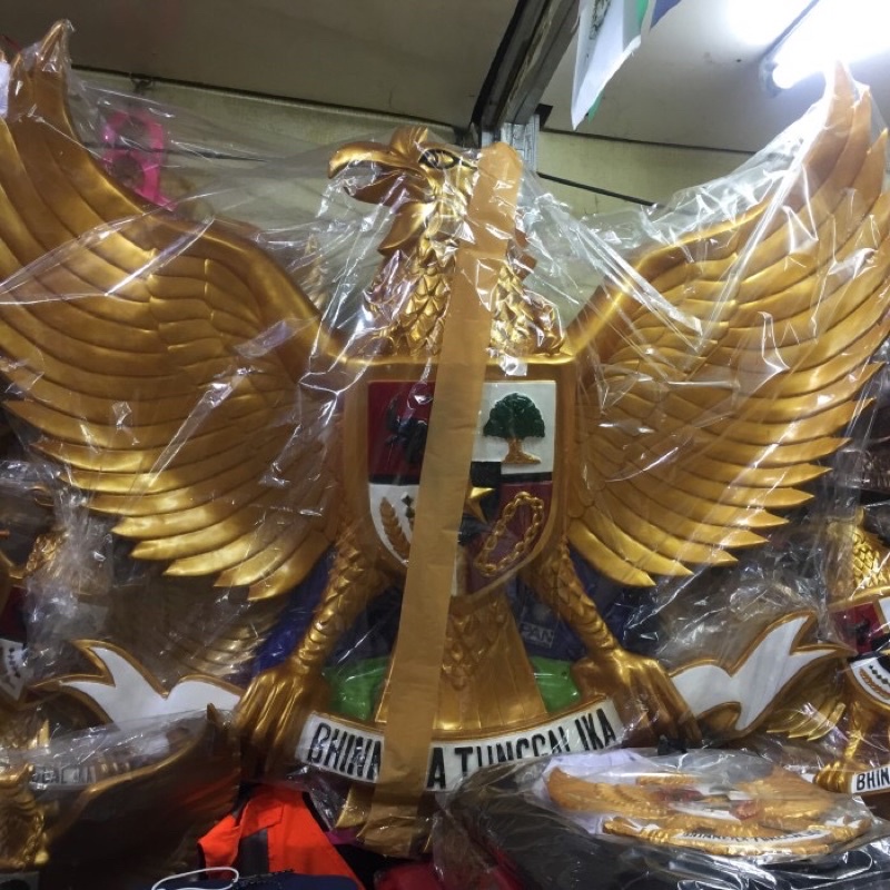 patung garuda pancasila fiber (100cm)