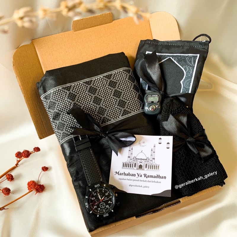 

HAMPERS LEBARAN ALAT SHOLAT COWOK HADIAH LEBARAN