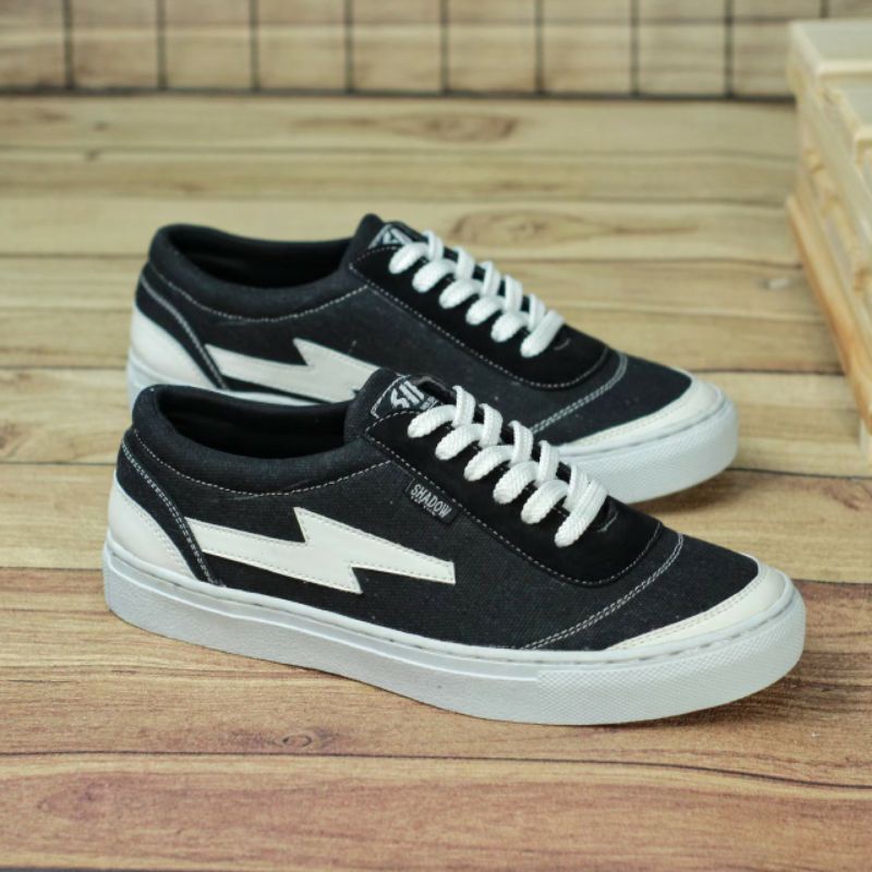 Sepatu Sneakers Pria Casual Outdoor Kets Santai Sekolah Original Distro