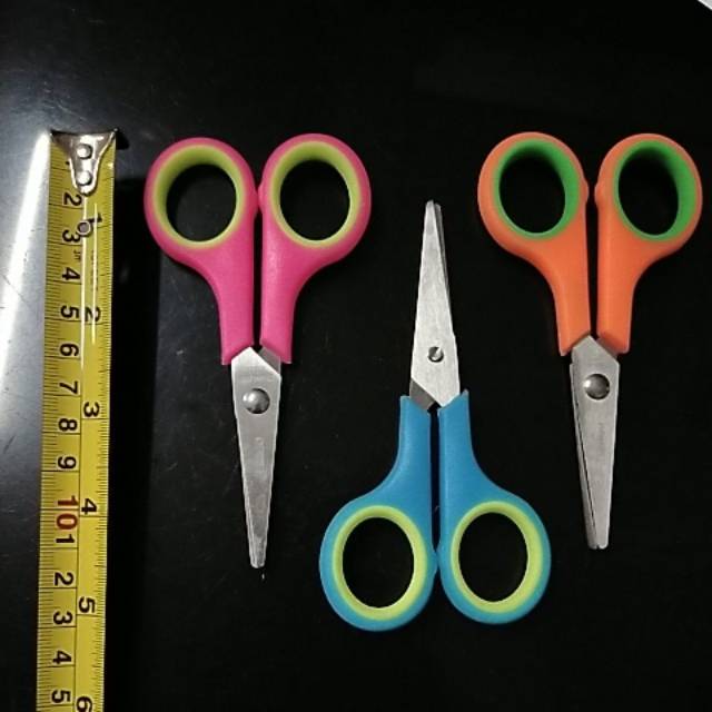 

GUNTING WARNA WARNI