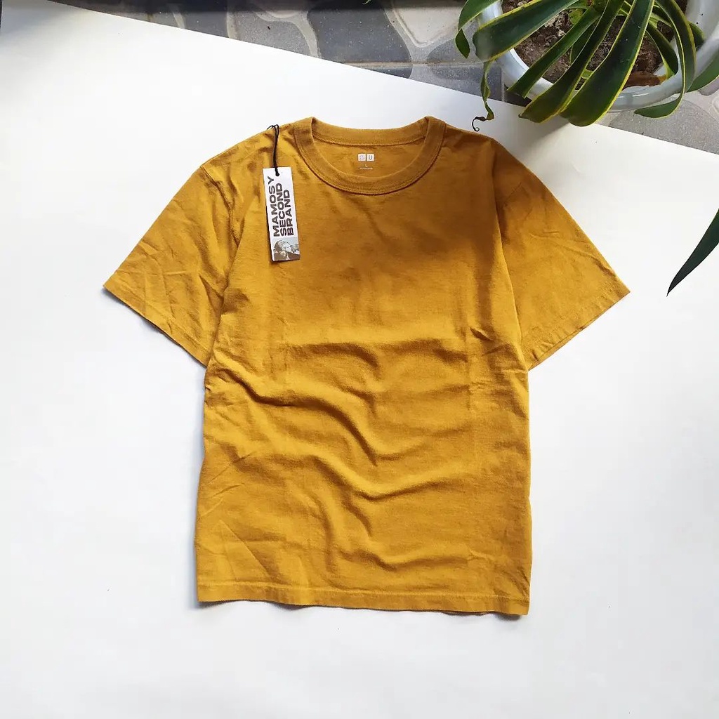 UNIQLO U BASIC TEE  MUSTARD
