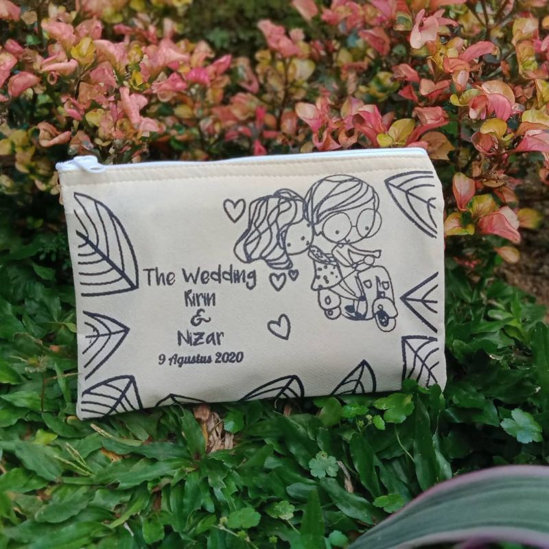 Souvenir dompet spunbond 18 x 13 cm / souvenir pouch