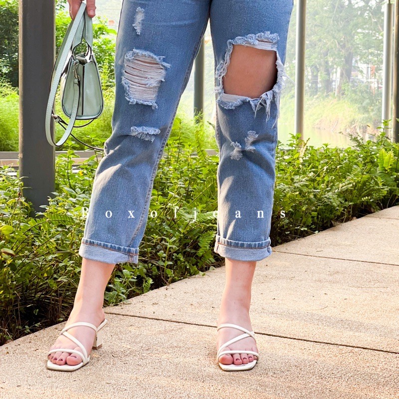 Boxofjeans - Distressed Boyfriend Jeans