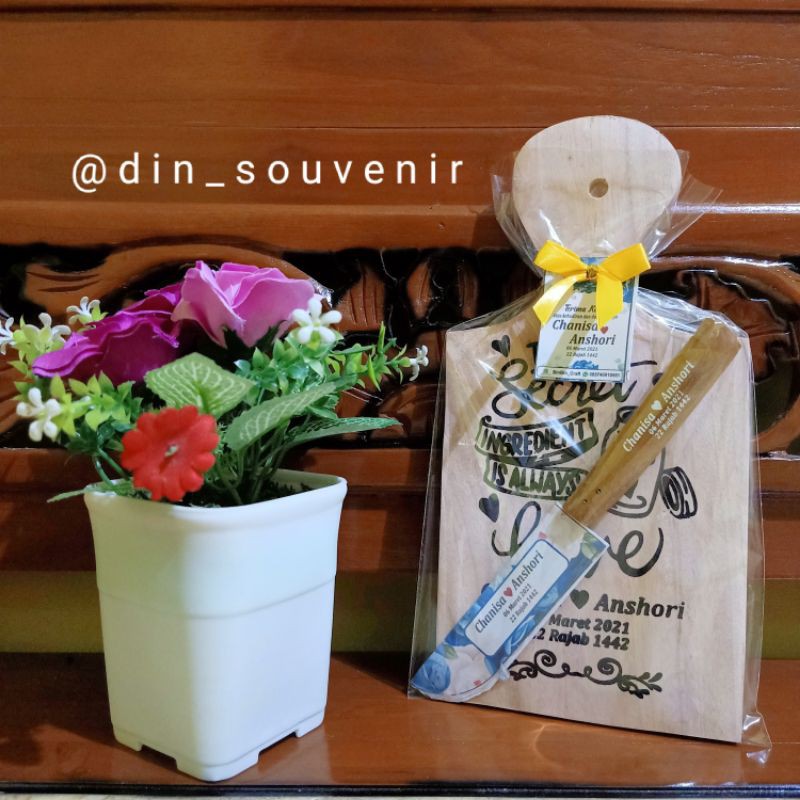SOUVENIR PERNIKAHAN MURAH UNIK TALENAN DAN PISAU COSTUM NAMA DAN TANGGAL