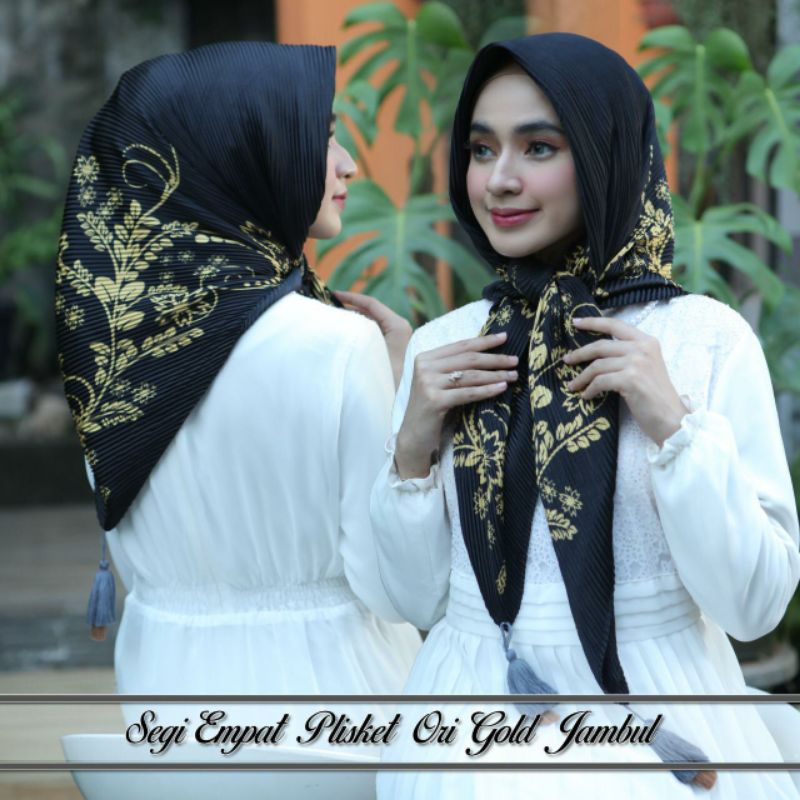 SEGI EMPAT PLISKET MOTIF POM-POM BLACK SERIES