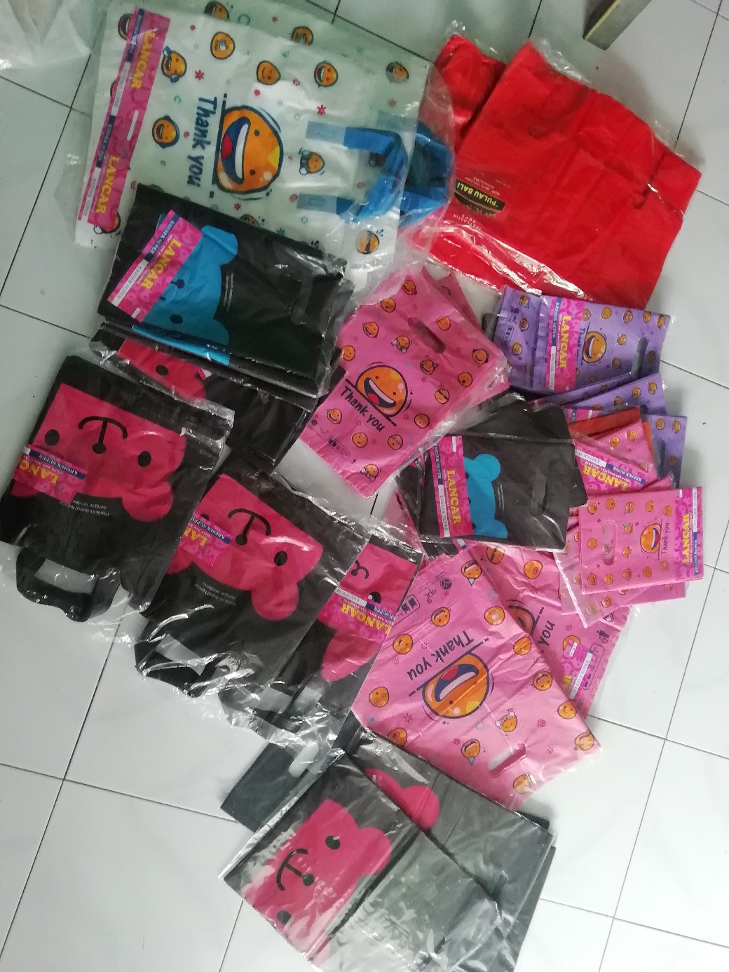 3 Pak (3 X 1 Pack) Kantong Plastik Smile Softhandle Ukuran 35