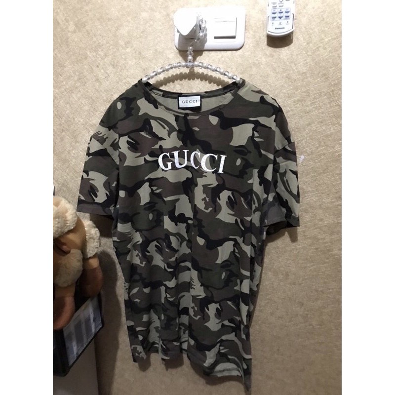 Preloved Gucci Premium Branded Army Hijau Baju Atasan TNI Kaos Kasual Militer Hitam Motif Pria Polos