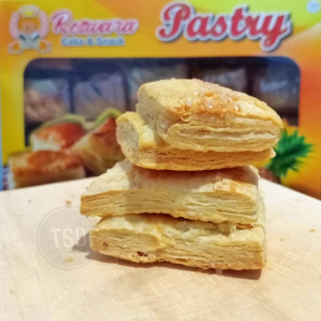 

PASTRY ISI COKLAT DAN NANAS BY RESWARA CAKE SNACK KEMASAN BOX ISI 20PCS