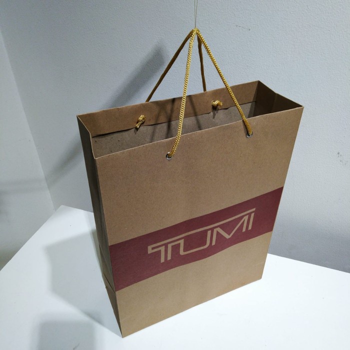 

TUMI PAPERBAG TAS KERTAS size S UNTUK KADO TUMI TOUGH PAPERBAG RECYLED - TUMI