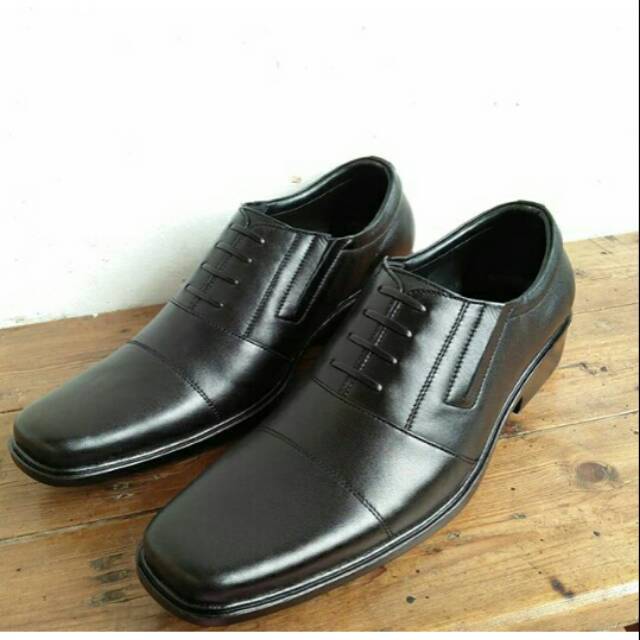 Sepatu formal tali