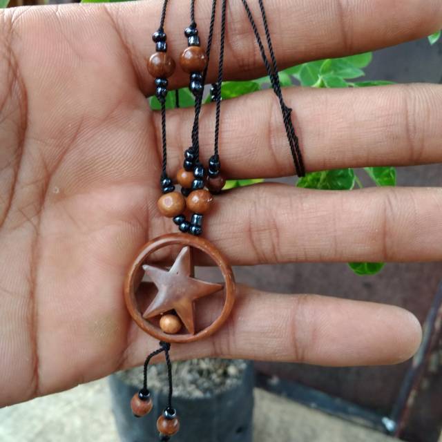 Kalung kayu kokka motif bintang