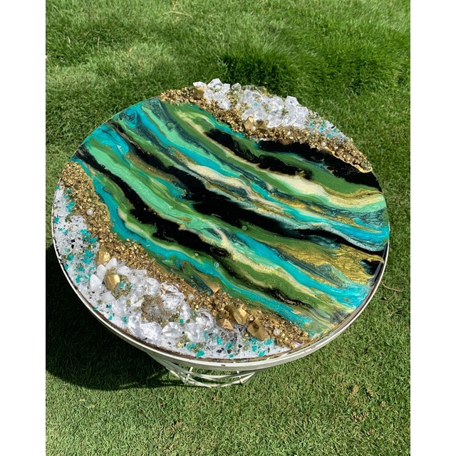 GEODE RESIN TABLE