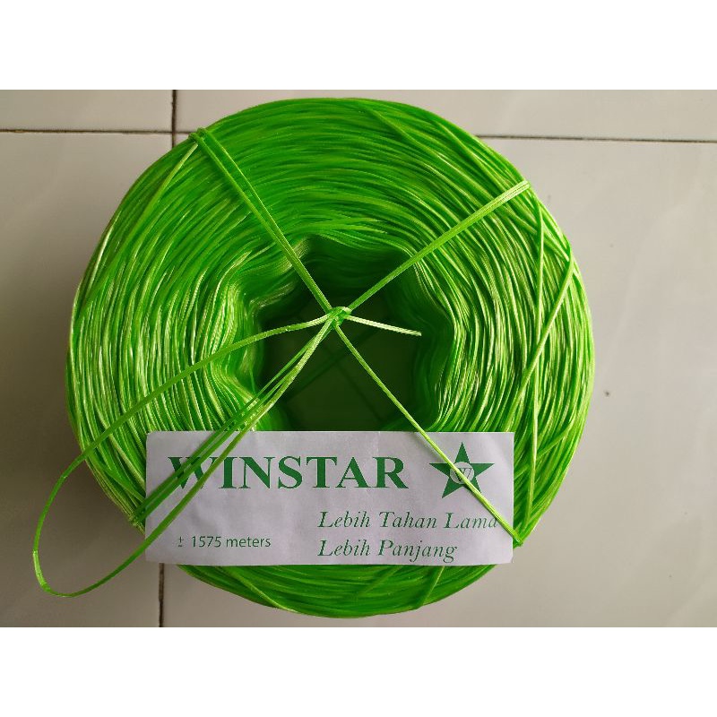 

Tali Rafia Pres 1 Kg = 1.125 meter Tali Tawo Tali Lanjaran Mentimun Pare Gambas Winstar Panjang kuat kokoh dibawah sinar matahari Tali gawar Tali Salaran Cabe Tomat Cabai