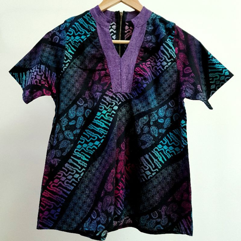 PRELOVED Blus Wanita Motif Warna Warni Ungu Kerah V Blouse Multicolor Top One Size