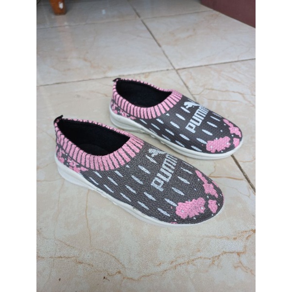 sepatu slip on /sepatu anak kanvas pumn