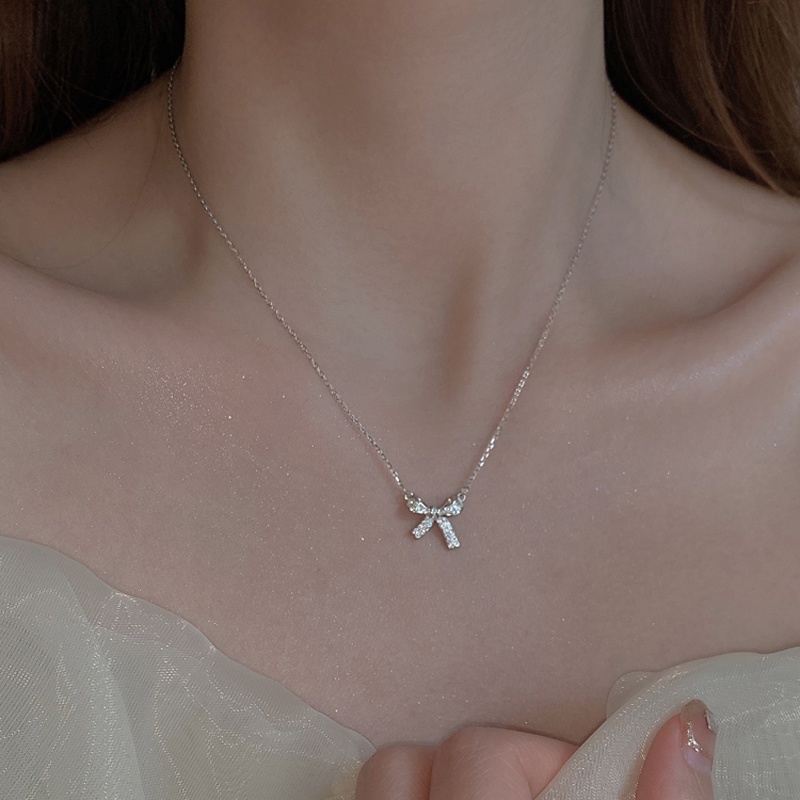 Roselife Kalung Rantai Silver Wanita Liontin Pita Hias Kristal Gaya Korea Untuk Musim Panas