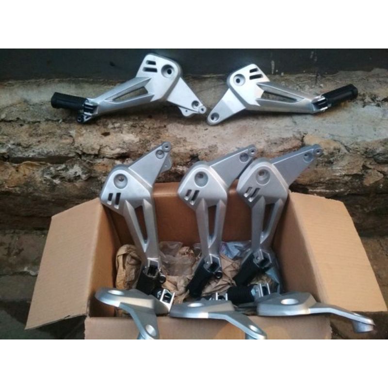 POSTEP FOOTSTEP DUDUKAN STEP BELAKANG SUPRA X 125DD REPRO  SUPRA X125 DD BAHAN TEBAL MODEL ORIGINAL