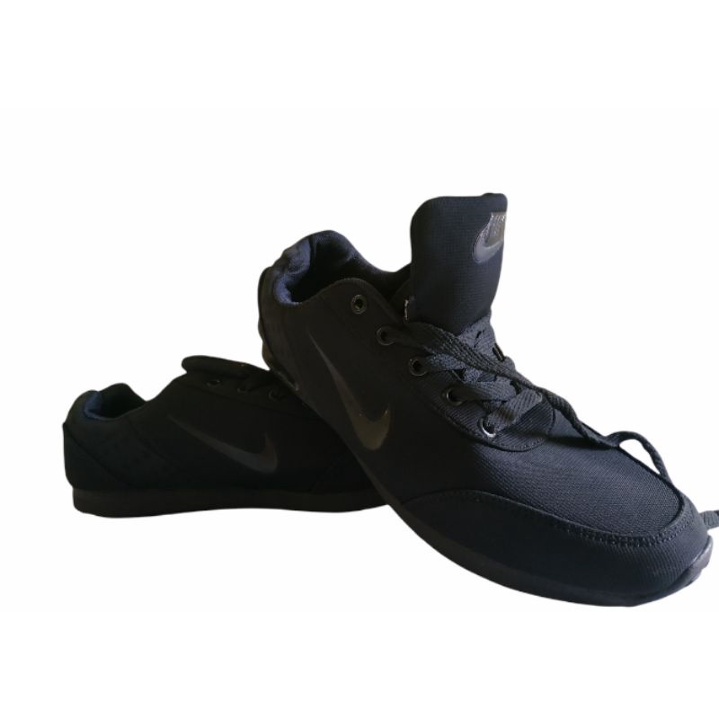 sepatu anak sekolah nike