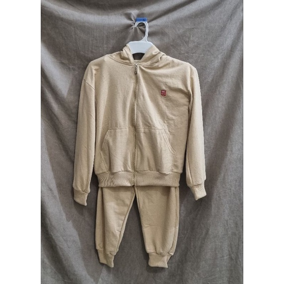 ONE SET JAKET & SWEATER UNIQLO