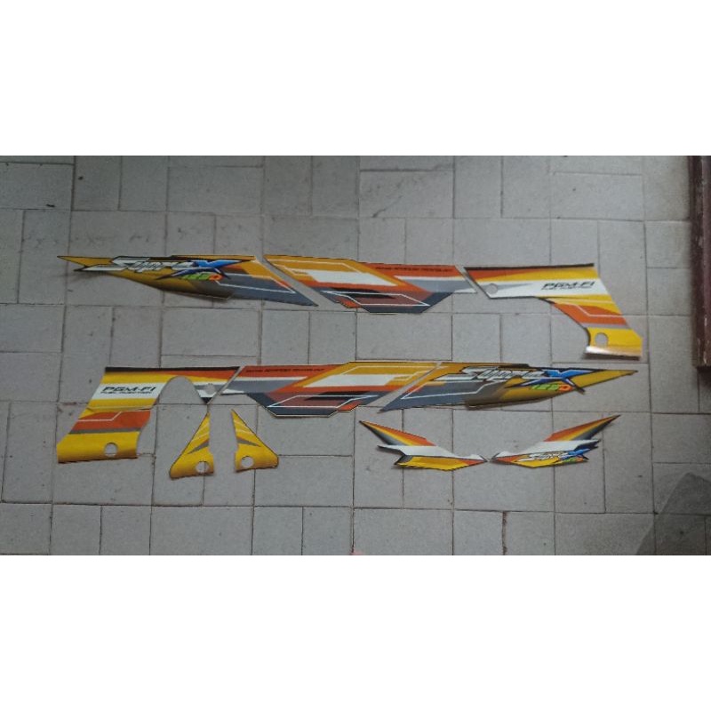 Lis Body-Sticker-Striping-Stripping-Stripe Supra X 125 D PGM-FI 2006 Kuning Orange