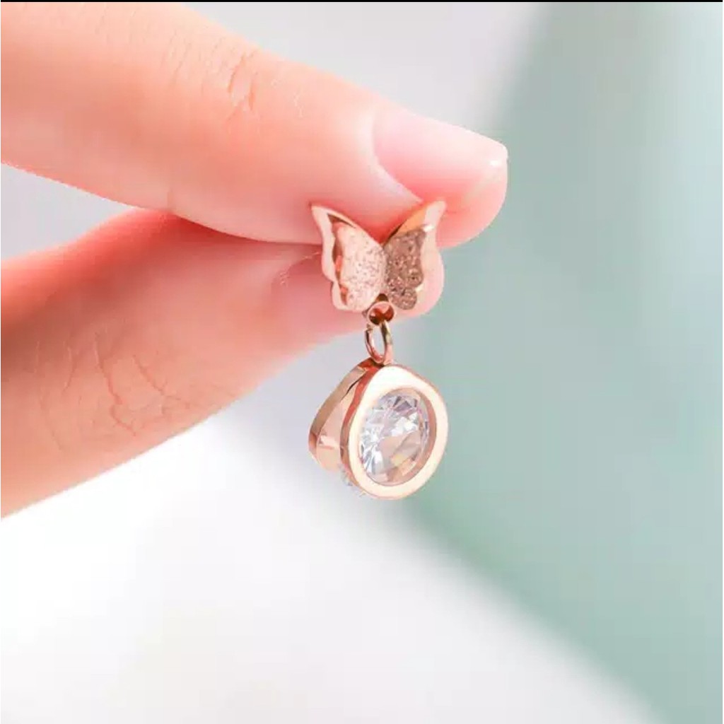 Anting Tusuk Titanium Kupu-Kupu Dengan Bandul Diamond Artifisial Tersedia Warna Rose Gold dan Gold