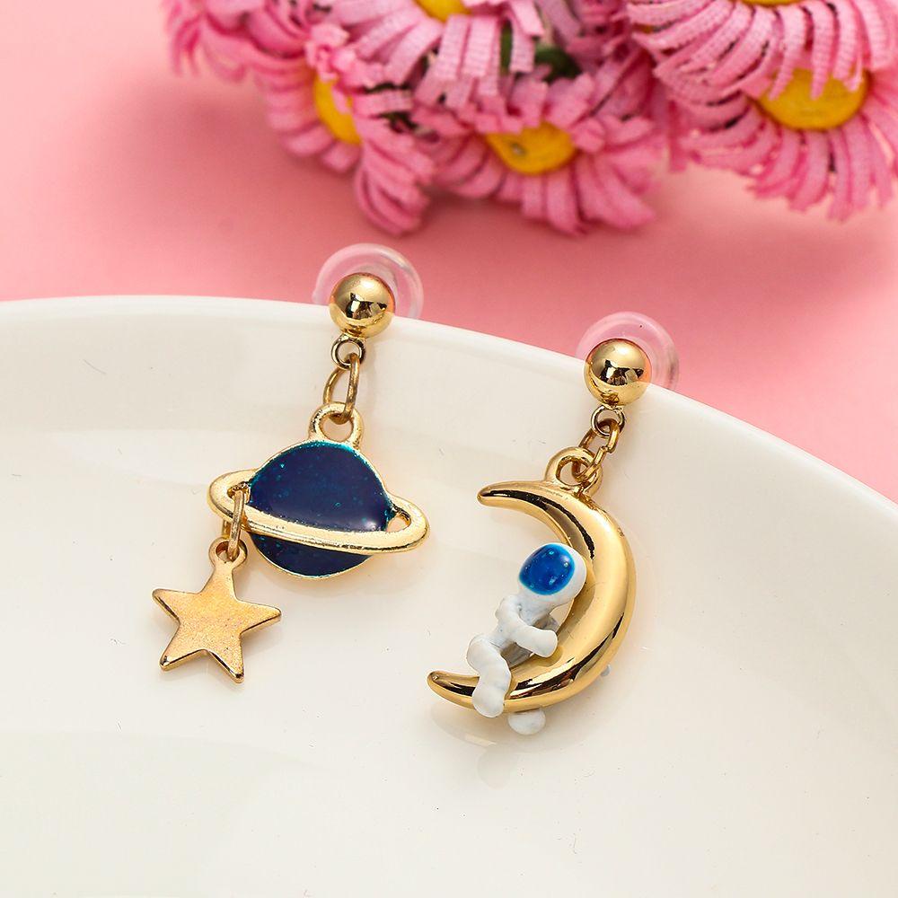 R-flower Astronot Stud Earrings Asimetris 3D Perhiasan Planet Bintang Stud Menjuntai Earrings