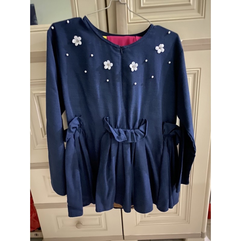 blouse wearing klamby