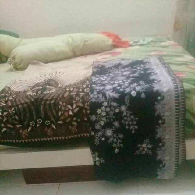 Kain Batik Solo Motif Bunga Melati Warna Ungu Terong